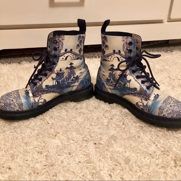 Dr. Martens Willow Cristal Suede - Picture 7 of 8